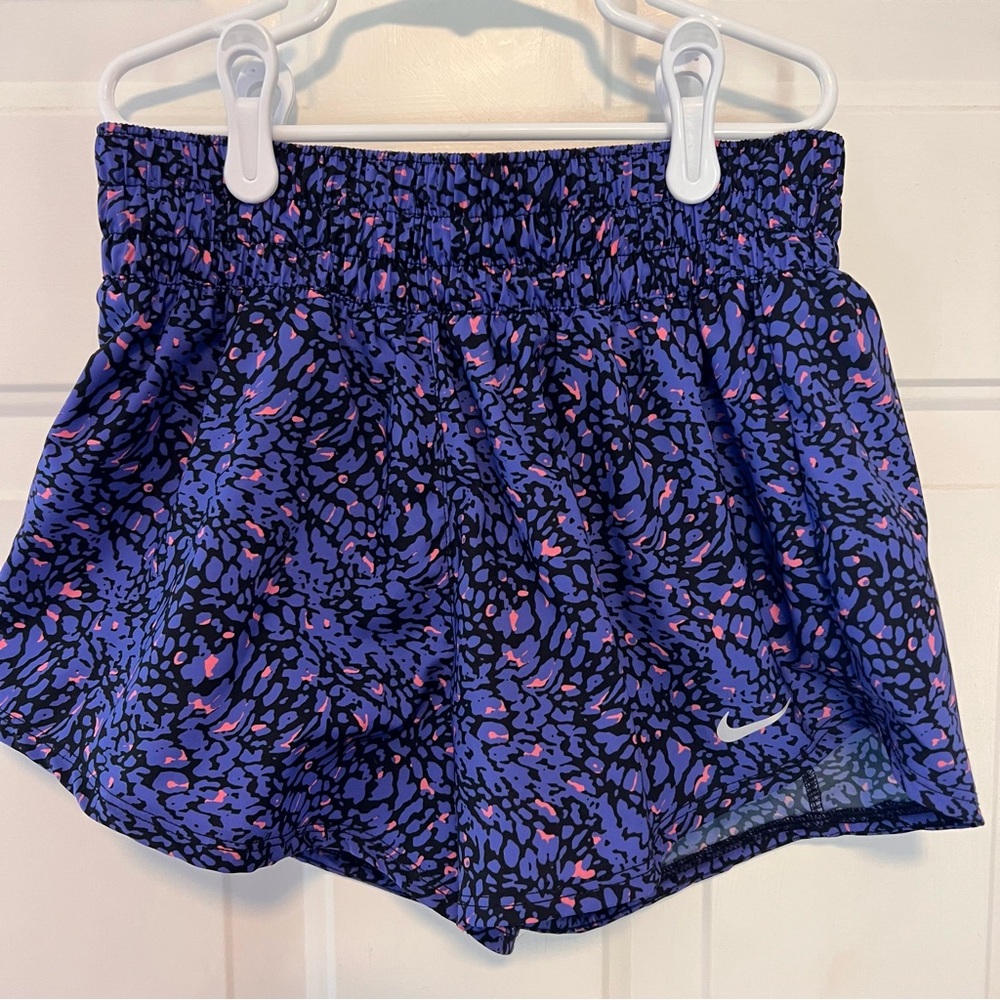 NWT Women’s Nike ONE Dri Fit Mid Rise 3” Brief Lined Shorts